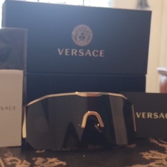 Women's Versace sunglasses - Picture 3 of 12